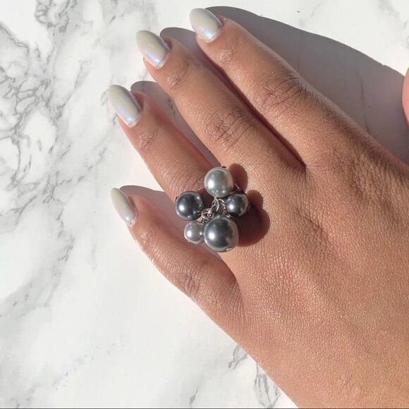 2/$20 Silver bauble stretch ring - Picture 1 of 4